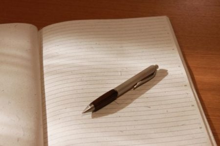 ノートとペン　学びのイメージ